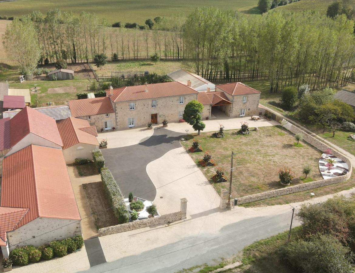 Le Logis Du Chateau Vieillevigne Exterior foto