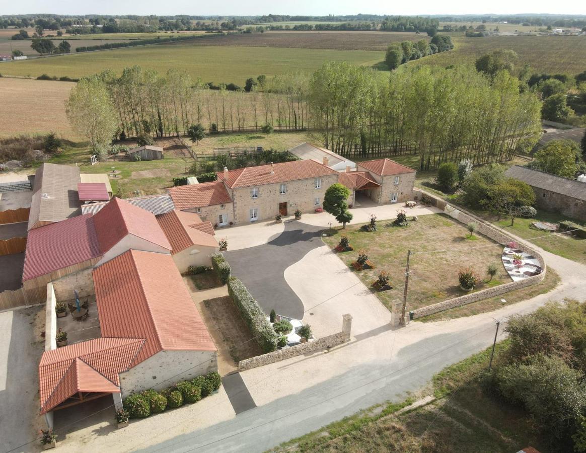 Le Logis Du Chateau Vieillevigne Exterior foto