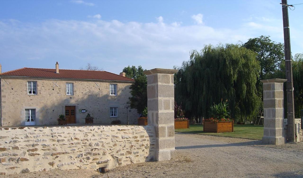 Le Logis Du Chateau Vieillevigne Exterior foto